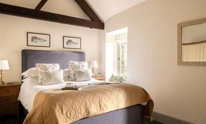 A cosy room with window seats that give you the most wonderful view of the River